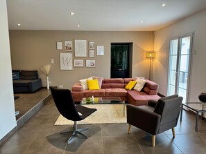 Smart TV, video games, DVD player - Magnificent house overlooking the citadel with heated & secure swimming pool (Sisteron)