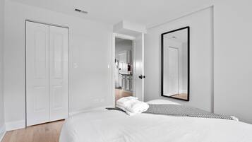 1 habitación, escritorio, tabla de planchar con plancha y wifi