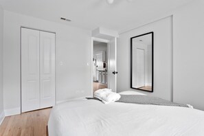 1 bedroom, desk, iron/ironing board, WiFi