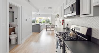 The Bright Retreat in Andersonville