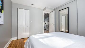 1 bedroom, desk, iron/ironing board, WiFi