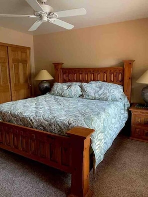 Desk, iron/ironing board, travel cot, WiFi