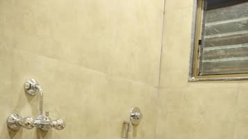 Shower, free toiletries, towels