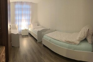 Iron/ironing board, free cots/infant beds, free WiFi - Euro Apartment (Interlaken)