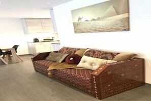 Living area - Euro Apartment (Interlaken)