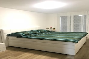 Apartemen, 3 kamar tidur | Setrika/meja setrika, tempat tidur bayi gratis, dan Wi-Fi gratis
