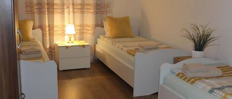 Appartement, 3 chambres | Fer et planche à repasser, lits bébé (gratuits), Wi-Fi gratuit