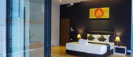 Escrivaninha, espaço de trabalho para notebook, cortinas blackout