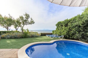 Pool - EMBAT - Seafront house with garden, pool and bbq. (Colonia San Pedro)