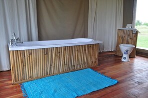 浸缸、雨淋花灑、風筒、提供毛巾
