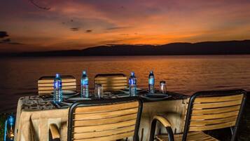 Breakfast, lunch, dinner served; local and international cuisine