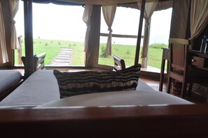 View from room - Ntoroko Game Lodge (Ntoroko)