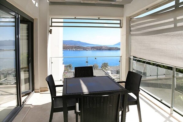 Villa | In-room dining
