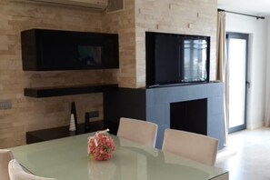 Villa | Vardagsrum | Platt-tv