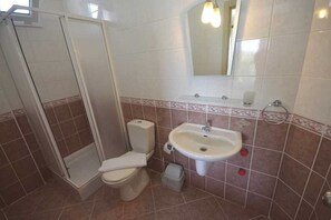 Villa | Salle de bain | Articles de toilette (gratuits), séchoir à cheveux, serviettes fournies