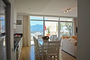 Vila | Cozinha privada | Geladeira grande, micro-ondas, fogão, cooktop