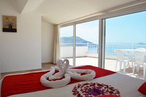 Villa | Blackout drapes, iron/ironing board