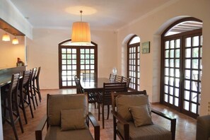 Villa | Coin séjour | Télévision à écran plat