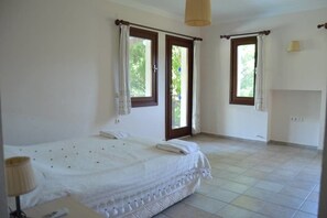 Villa | Rideaux occultants, fer et planche à repasser