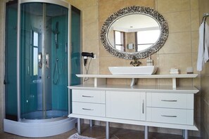 ヴィラ 5 ベッドルーム | バスルーム | ヘアドライヤー、石鹸、トイレットペーパー