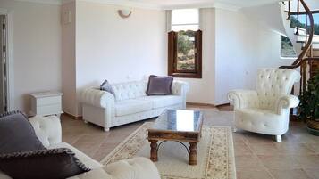 Villa, 5 Bedrooms | Living room | Flat-screen TV