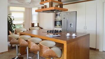 Villa, 5 Bedrooms | Private kitchen | Full-size fridge, microwave, oven, stovetop