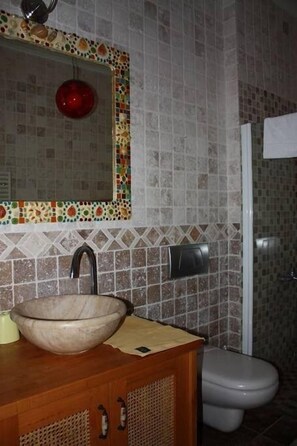 Villa, 5 Bedrooms | Bathroom | Hair dryer, towels, soap, toilet paper
