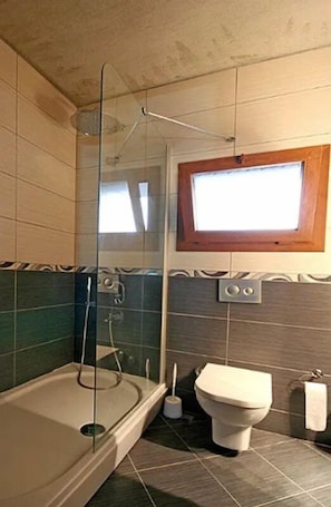 Villa | Badrum | Gratis toalettartiklar, hÄrtork och handdukar