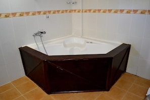 Villa, 4 habitaciones | Bañera profunda