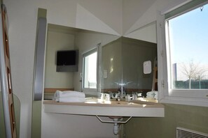 Dusj, regndusjhode, designertoalettartikler og håndklær