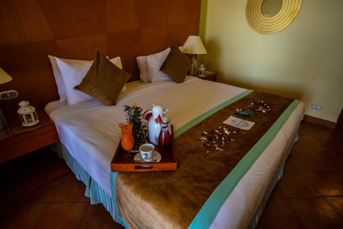 2 habitaciones, minibar y caja de seguridad en la habitación
