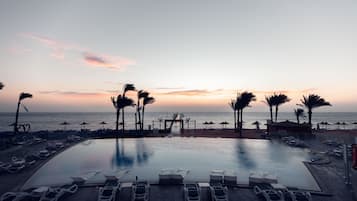 2 outdoor pools