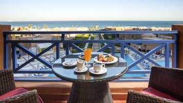 Deluxe Twin kamer, uitzicht op zwembad | Terras