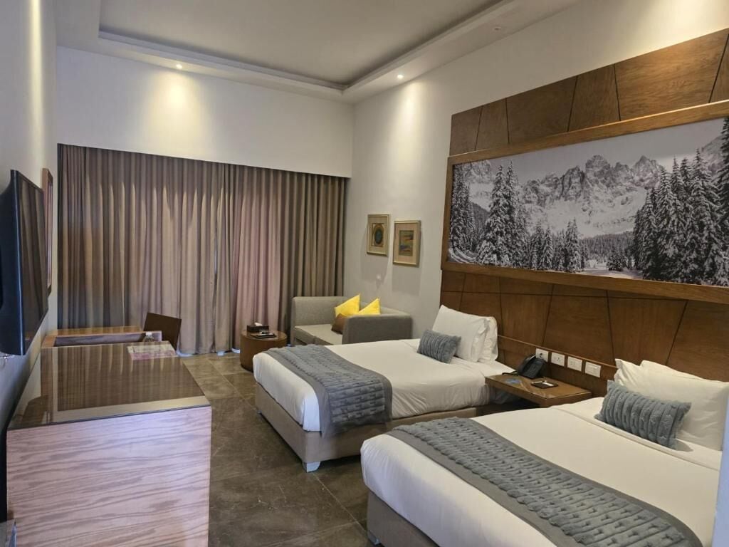 Deluxe Twin Room, Pool View | Minibar, in-room safe, iron/ironing board, bed sheets