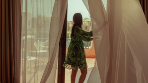 A room with a large glass door leading to an outdoor area with chairs and tables. - Cancun Sokhna Resort & Villas (Ataqah)