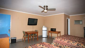 Traditional Double Room | 1 bedroom, desk, free WiFi, bed sheets