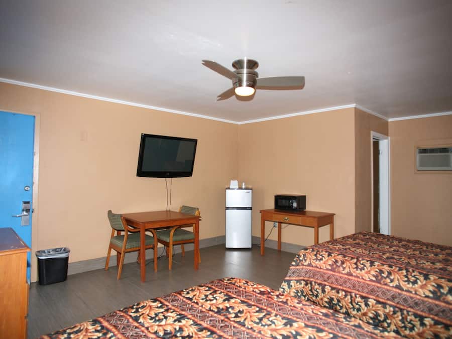 1 bedroom, desk, free WiFi, bed sheets