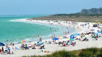 Beach nearby, sun-loungers, beach towels