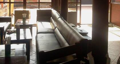 Capricorn Lounge