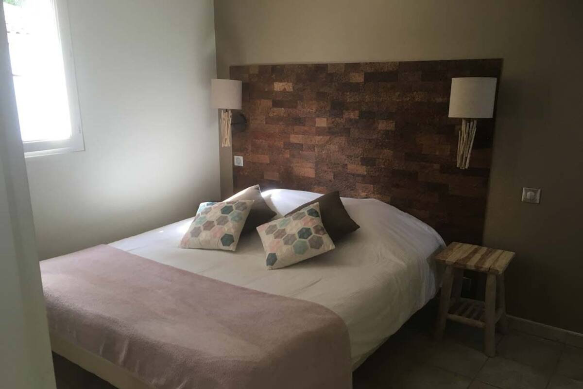 Wifi gratis y ropa de cama