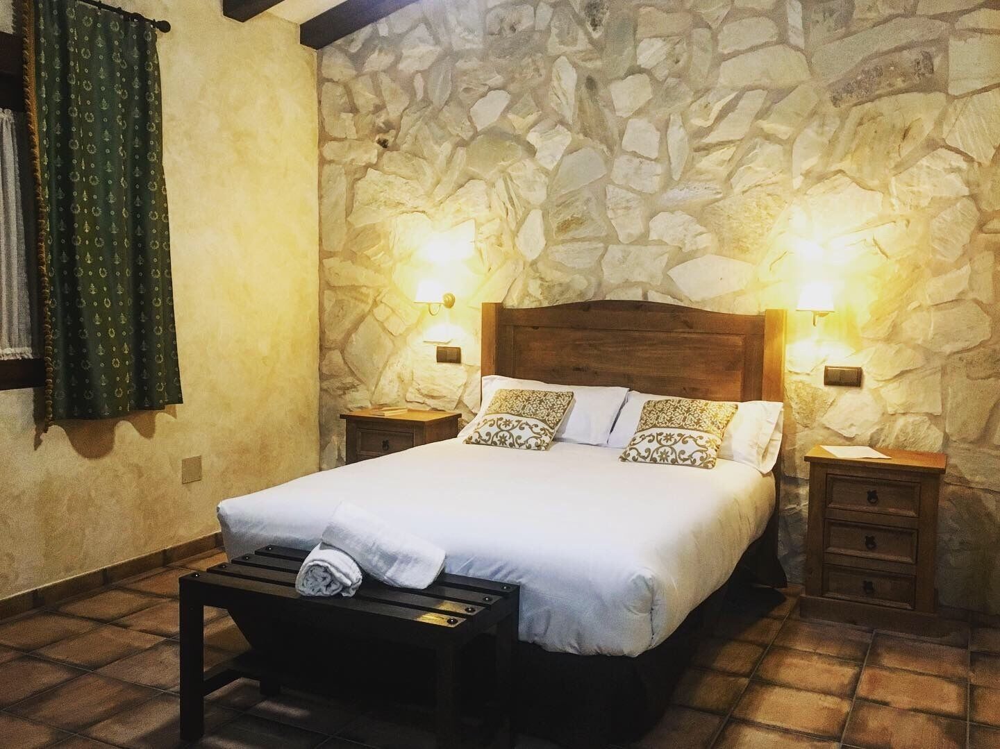 4 slaapkamers, een strijkplank/strijkijzer, gratis wifi, beddengoed