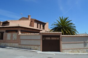 Exterior - Two steps from Toledo and Las Barrancas de Burujón (Escalonilla)