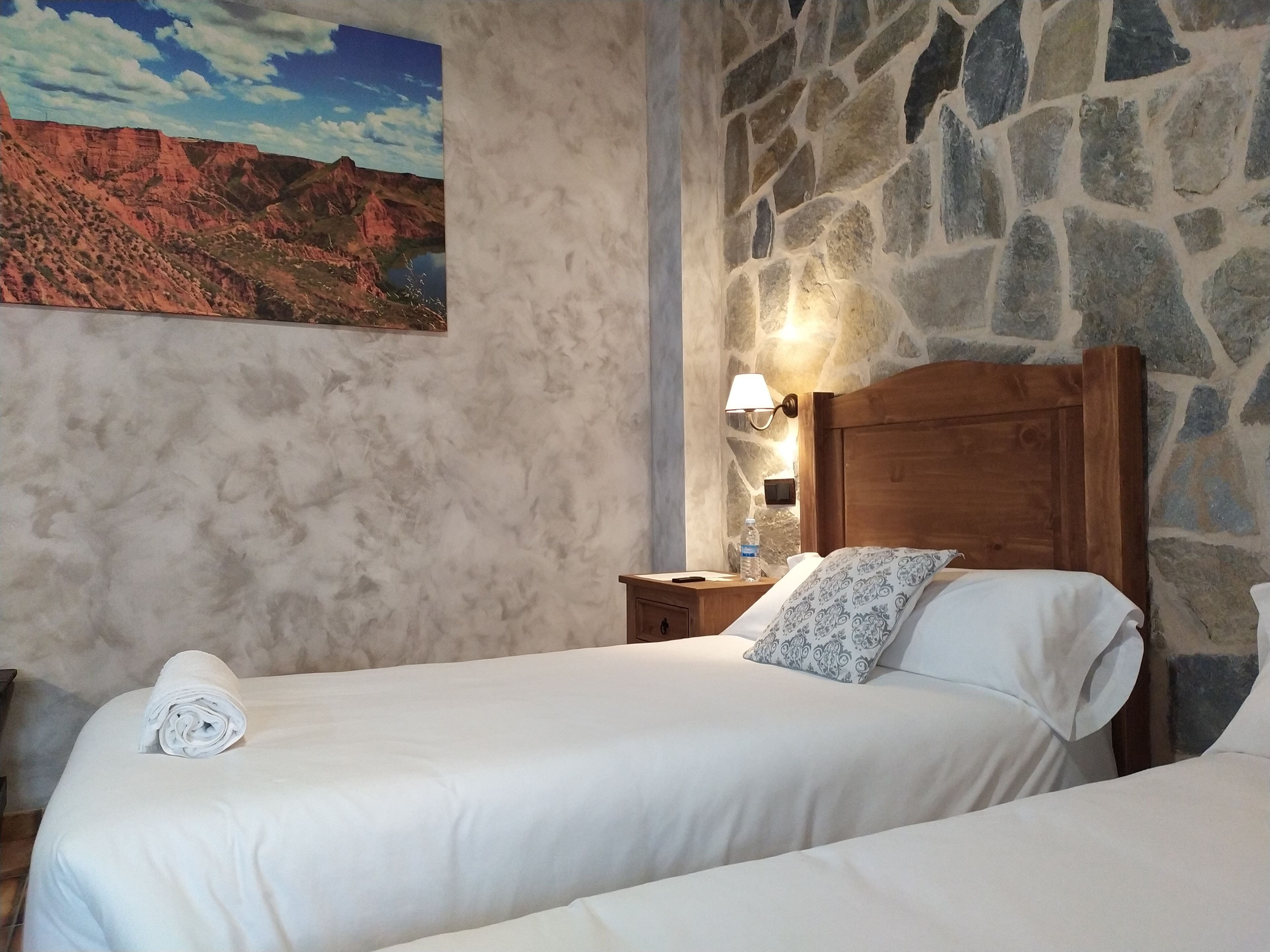 4 habitaciones, tabla de planchar con plancha y wifi gratis 