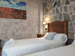 4 habitaciones, tabla de planchar con plancha y wifi gratis 