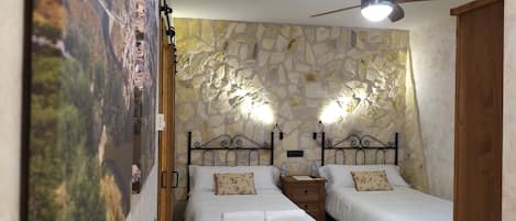 4 habitaciones, tabla de planchar con plancha y wifi gratis