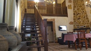 المنشأة من الداخل