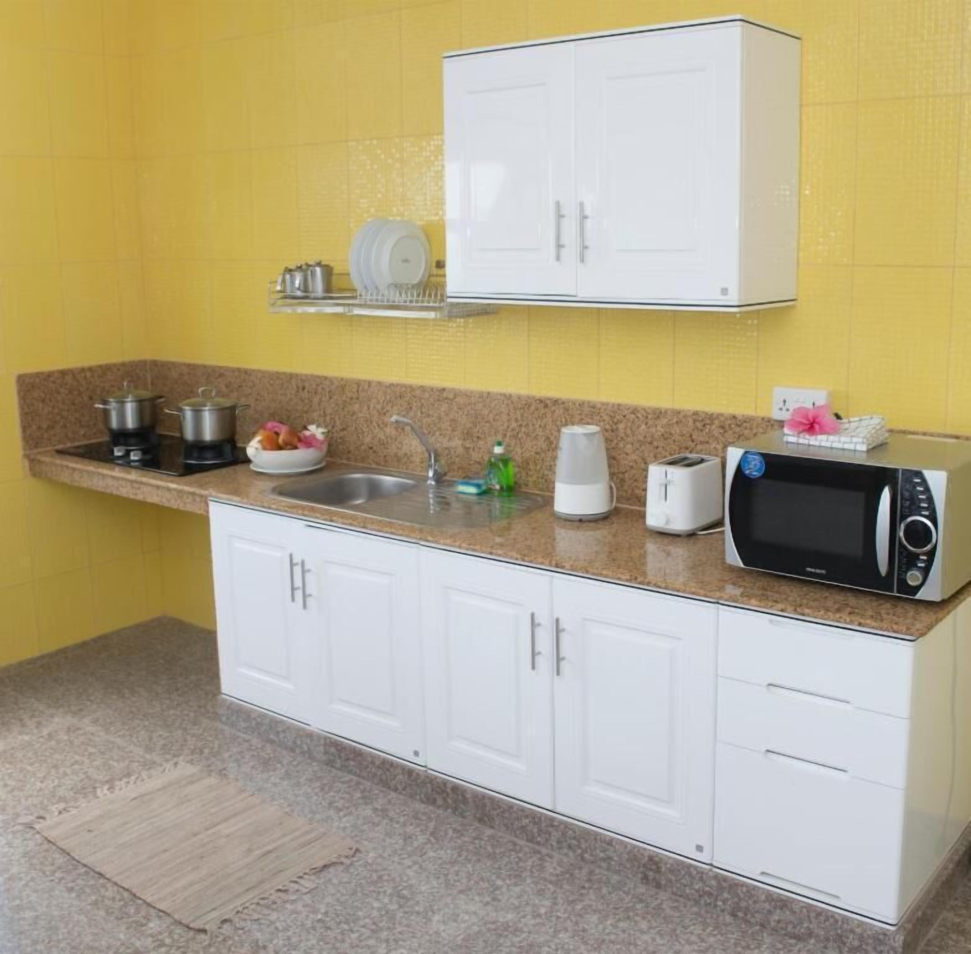 Comfort Villa, 1 Bedroom | Private kitchen | Full-sized fridge, microwave, oven, stovetop