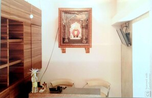 Lobby - Rajhuns Deluxe Lodging (Kolhapur)