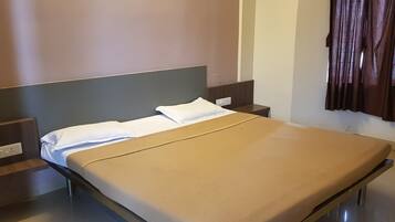 In-room safe, rollaway beds