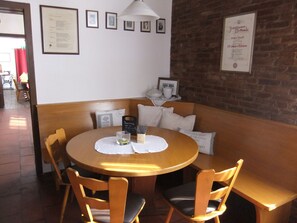 Colazione a buffet a pagamento, servita tutte le mattine 